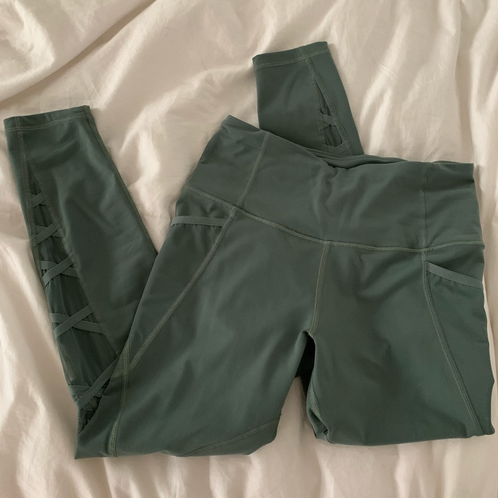 Victoria’s Secret Olive Knockout Workout Leggings
